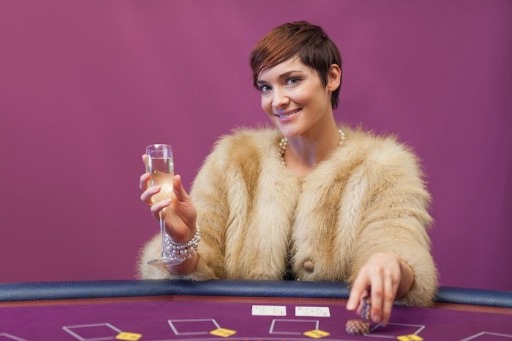 Dealer announces each result clearly in Indonesian and English Lucky Number dealer announcing results on live broadcast